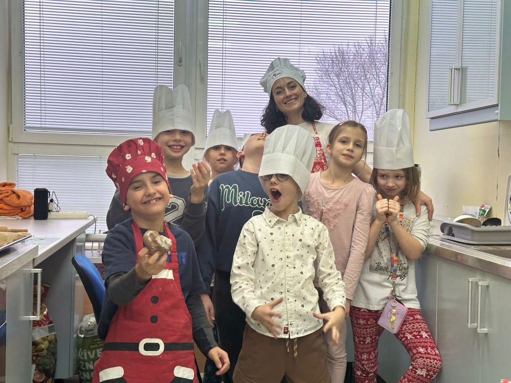 Pečenie medovn&iacute;kov prin&aacute;&scaron;a t&uacute; prav&uacute; v&ocirc;ňu Vianoc